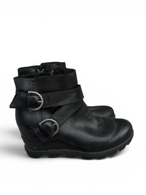 Sorel Joan of Arctic Wedge II Boots  Buckle Black Leather Size 8.5